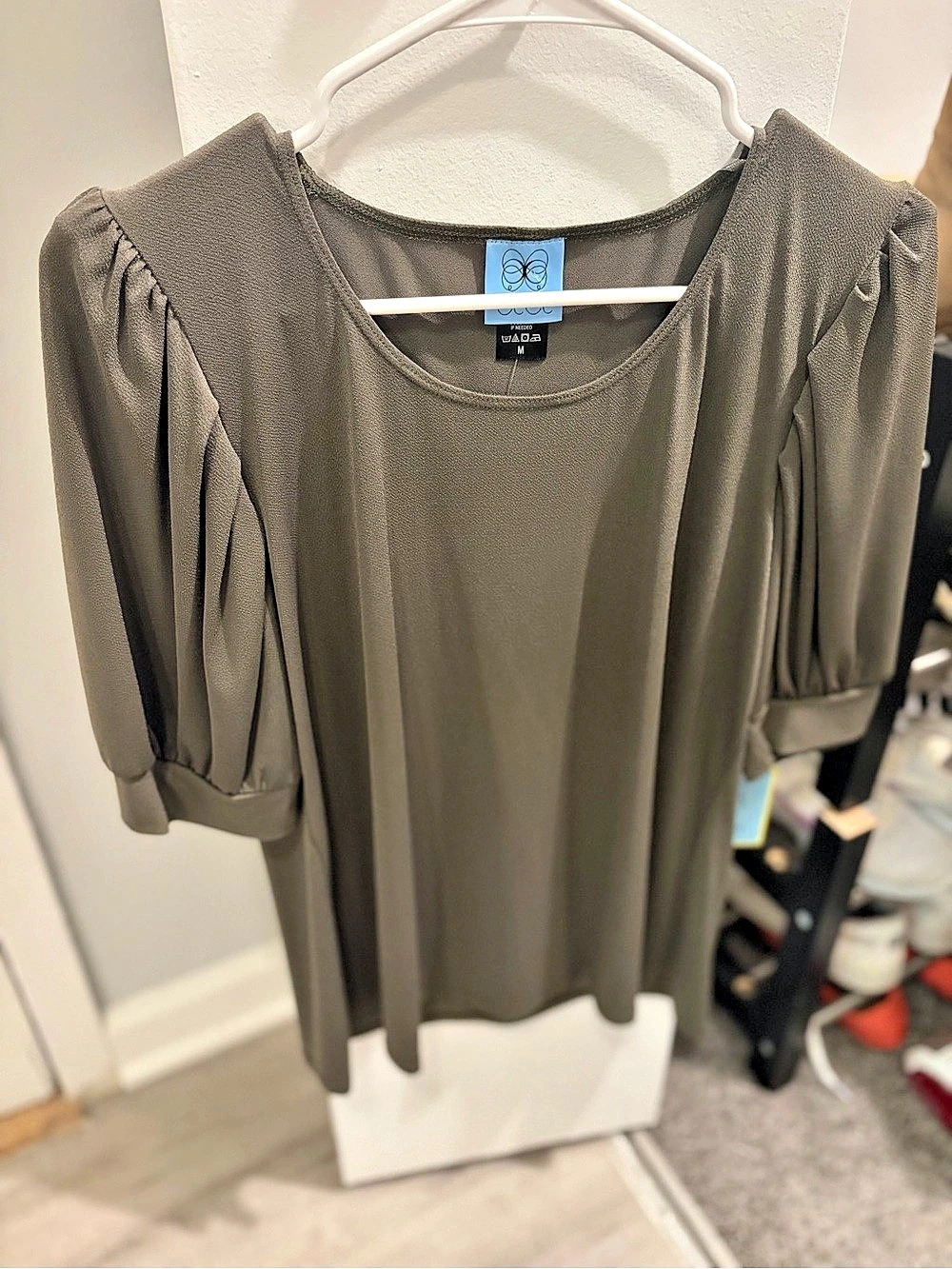 CeCe Puff Sleeve Blouse in Brown Size Medium NWT